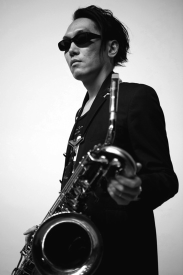 吉田隆一(bs).jpg